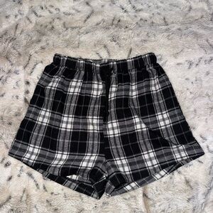 ROMWE Monochrome Plaid Shorts